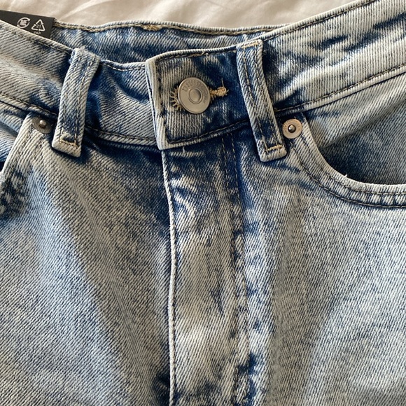 Woman’s denim shorts - Picture 6 of 7